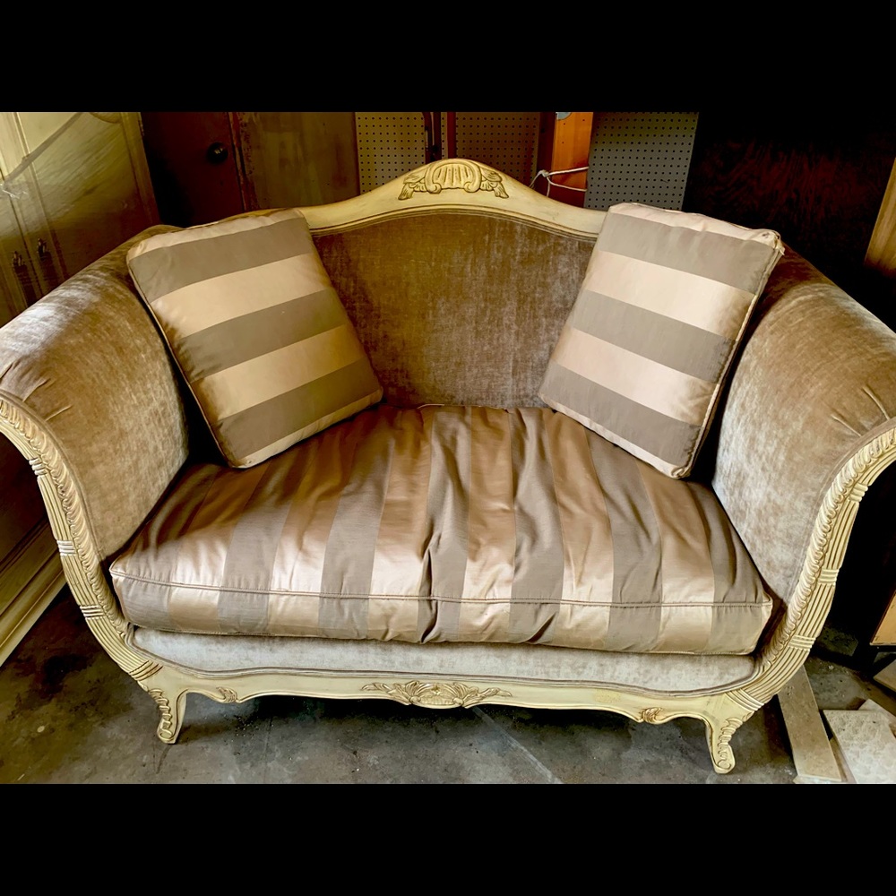 Drexel heritage loveseat and matching settee